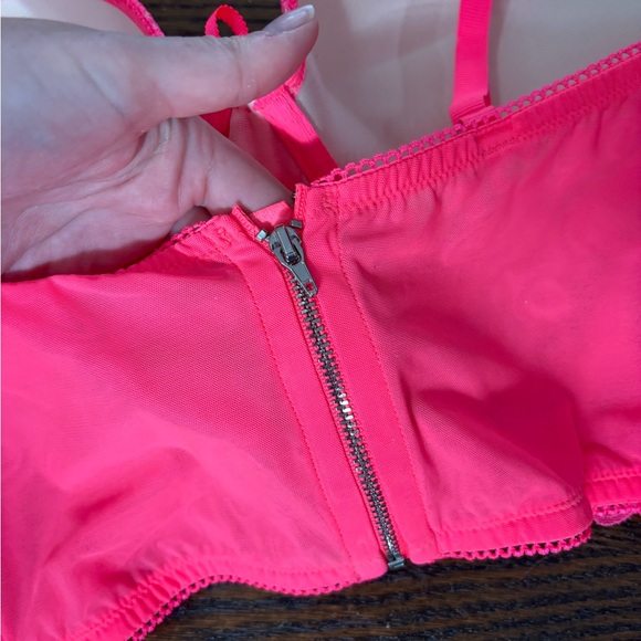 Victoria's Secret Pink Lace Bra with Underwire - Picture 6 of 10
